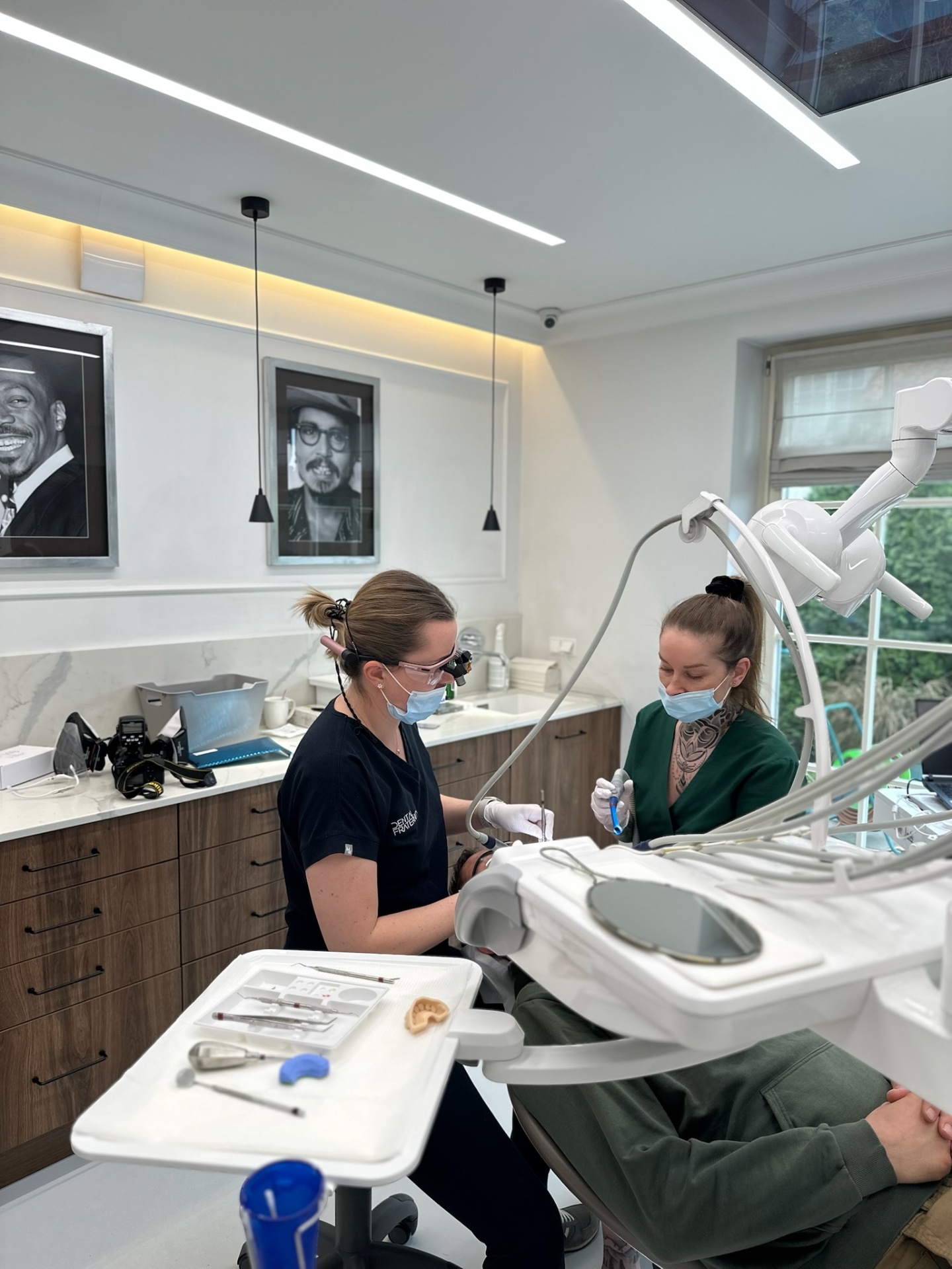 Zespół Dental Fraternity podczas pracy